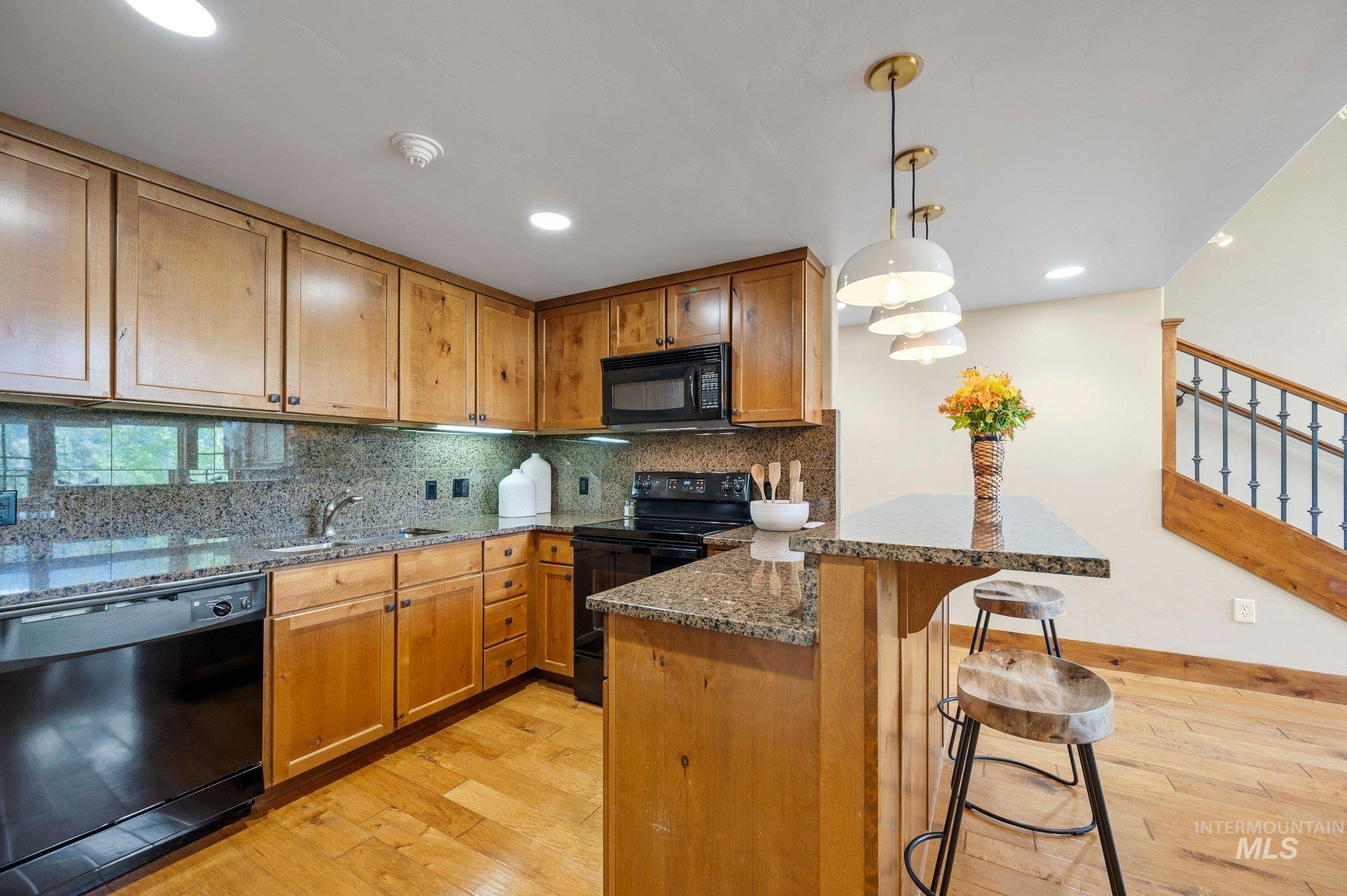 75 Arling Center Court, Donnelly, Idaho 83615, 2 Bedrooms, 2 Bathrooms, Residential For Sale, Price $985,000, 98924315