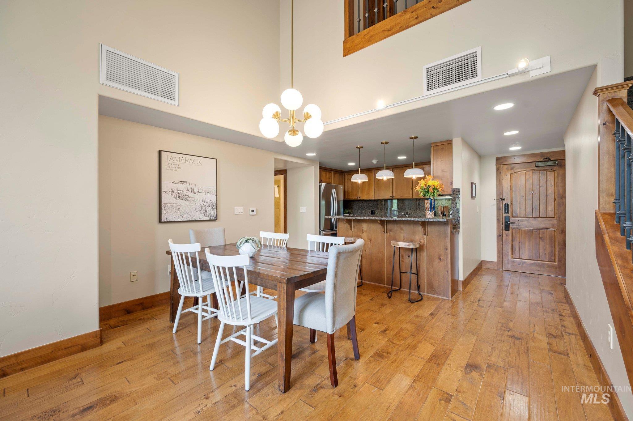 75 Arling Center Court, Donnelly, Idaho 83615, 2 Bedrooms, 2 Bathrooms, Residential For Sale, Price $985,000, 98924315