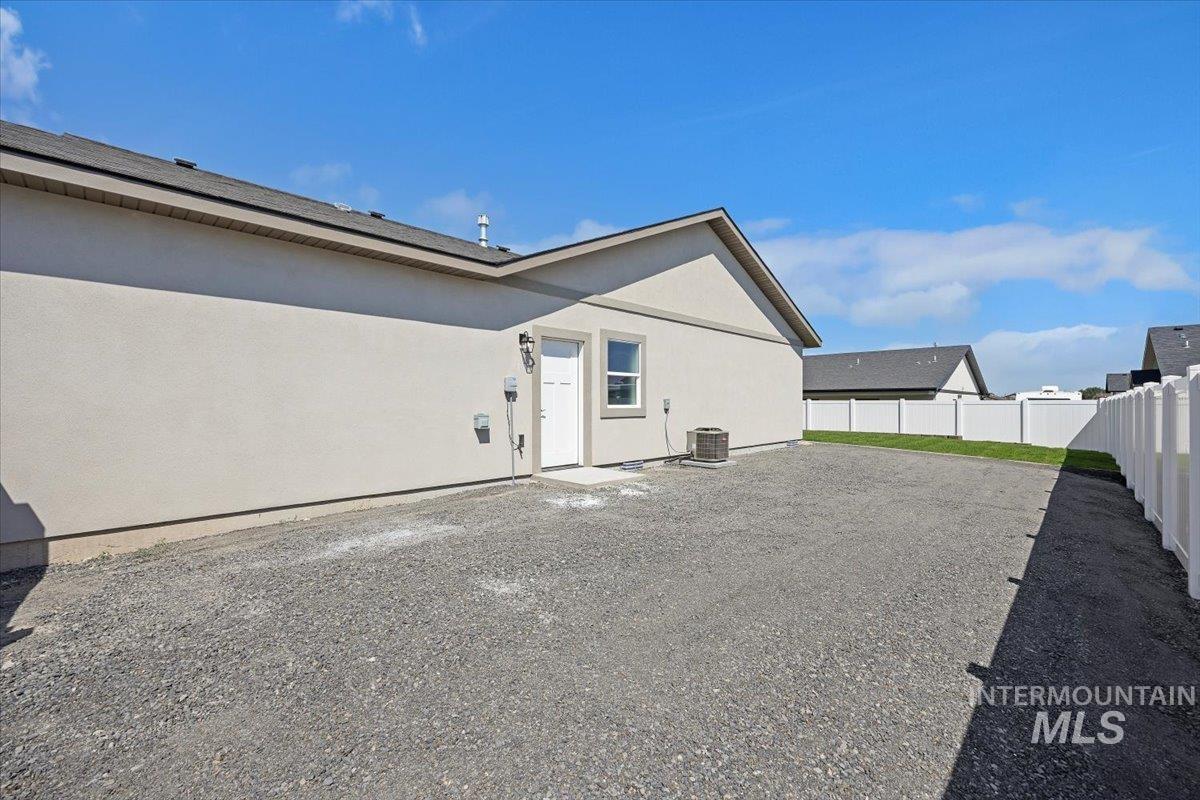 231 Sandi Road, Twin Falls, Idaho 83301, 3 Bedrooms, 2 Bathrooms, Residential For Sale, Price $430,000,MLS 98926378
