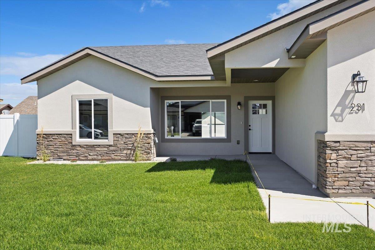 231 Sandi Road, Twin Falls, Idaho 83301, 3 Bedrooms, 2 Bathrooms, Residential For Sale, Price $430,000,MLS 98926378