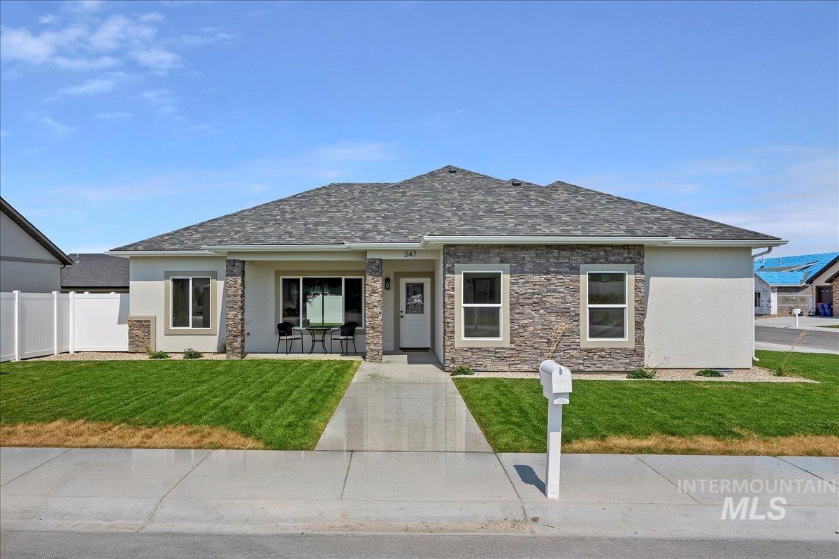 247 Sandi Road, Twin Falls, Idaho 83301, 3 Bedrooms, 2 Bathrooms, Residential For Sale, Price $429,000,MLS 98926380
