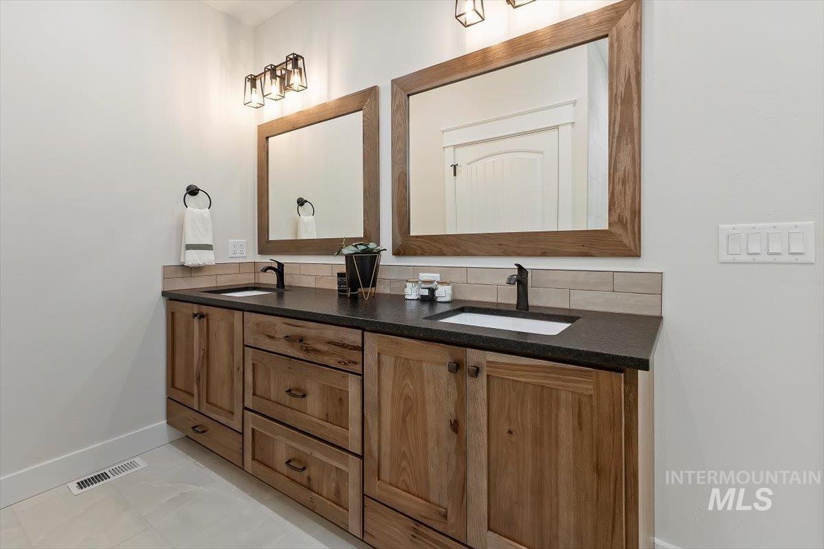 247 Sandi Road, Twin Falls, Idaho 83301, 3 Bedrooms, 2 Bathrooms, Residential For Sale, Price $429,000,MLS 98926380