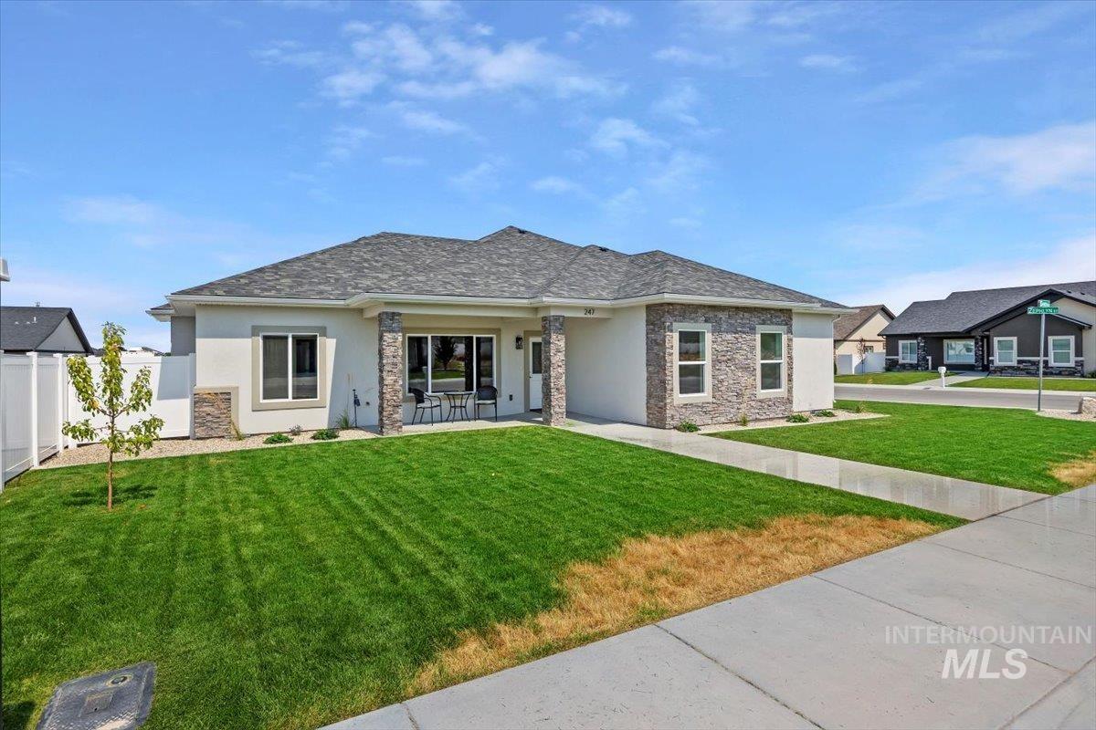 247 Sandi Road, Twin Falls, Idaho 83301, 3 Bedrooms, 2 Bathrooms, Residential For Sale, Price $429,000,MLS 98926380