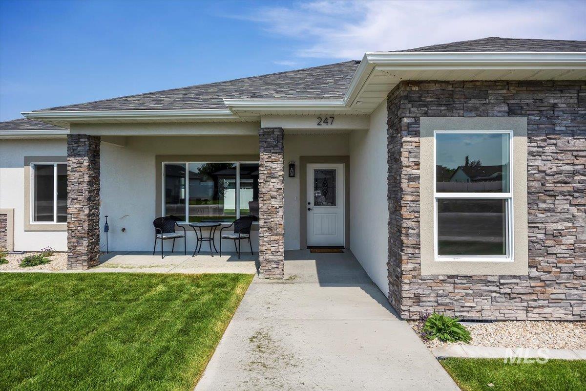 247 Sandi Road, Twin Falls, Idaho 83301, 3 Bedrooms, 2 Bathrooms, Residential For Sale, Price $429,000,MLS 98926380