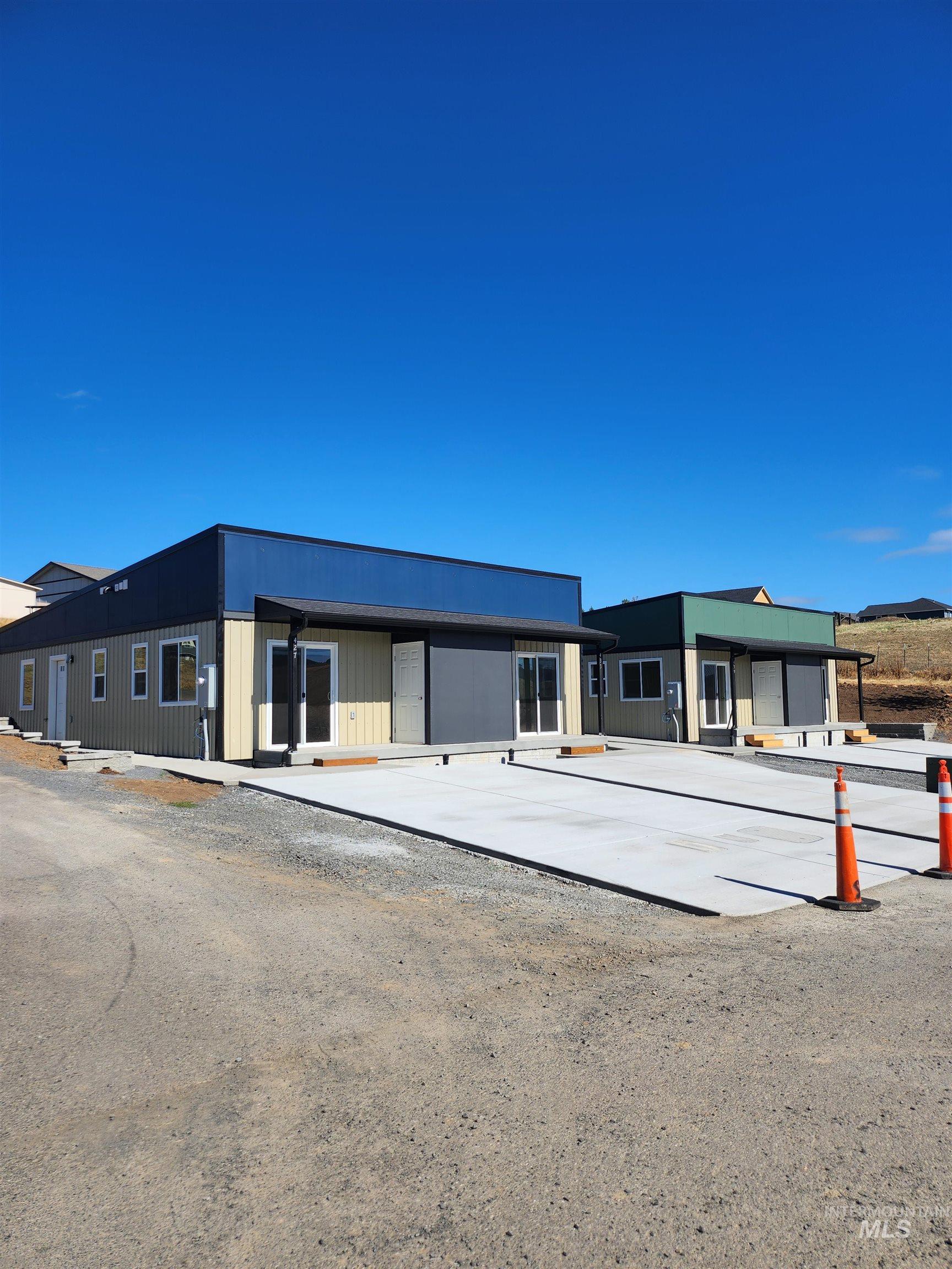 433 Powers Ave, Moscow, Idaho 83843, 2 Bedrooms, 1 Bathroom, Residential For Sale, Price $170,000,MLS 98926608