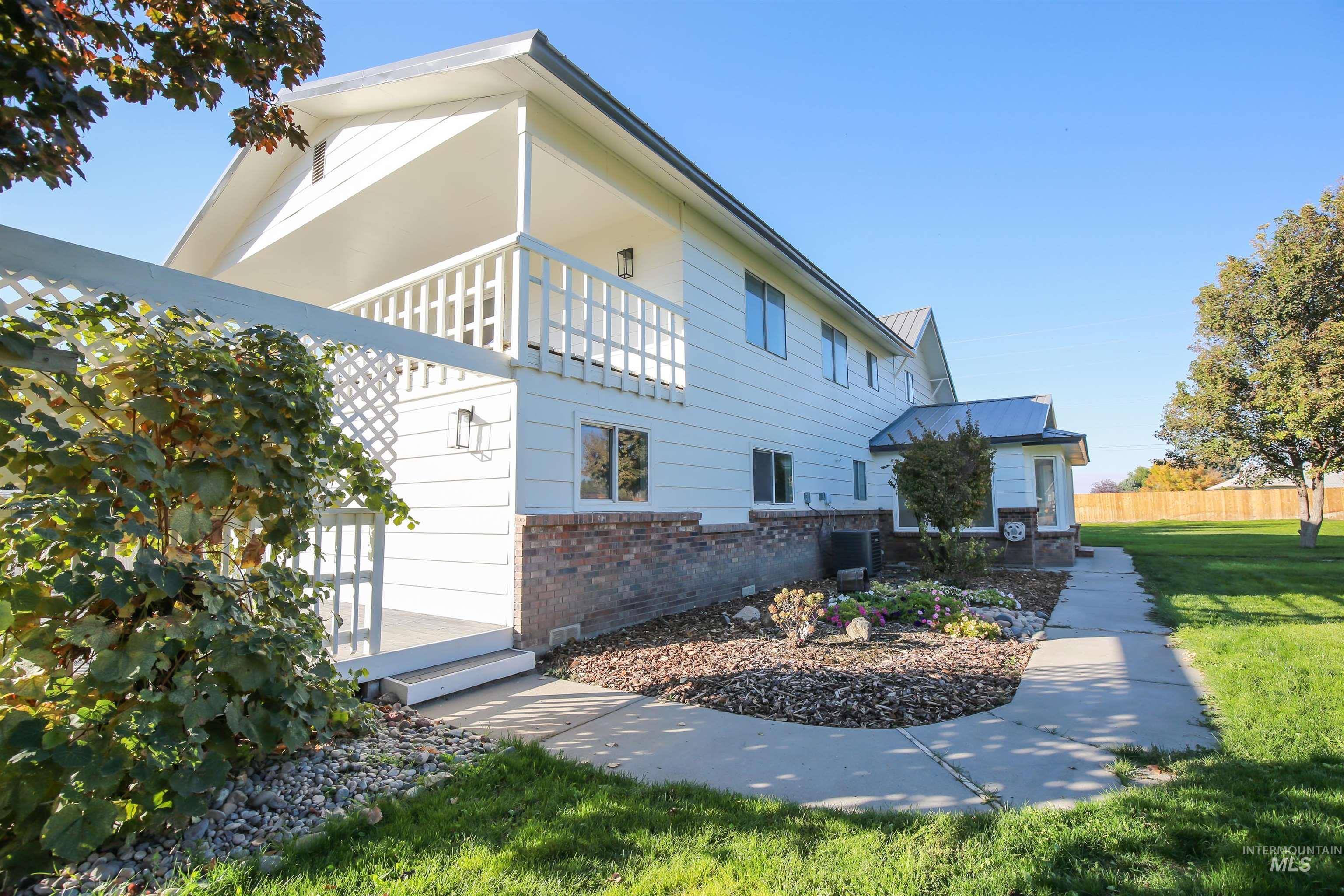 1817 Laurel Drive, Ontario, Oregon 97914, 6 Bedrooms, 5 Bathrooms, Residential For Sale, Price $485,000, 98926673