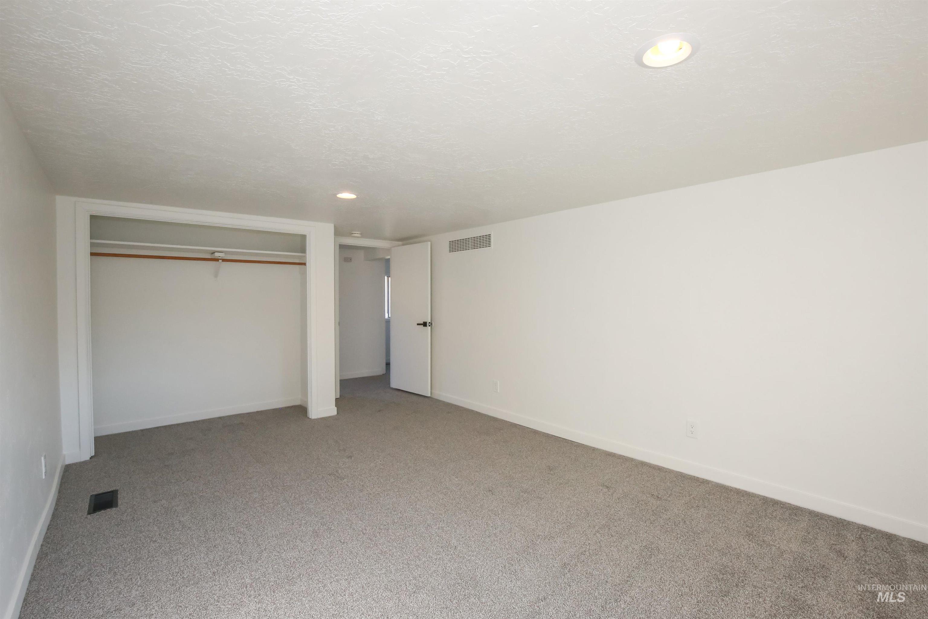 1817 Laurel Drive, Ontario, Oregon 97914, 6 Bedrooms, 5 Bathrooms, Residential For Sale, Price $485,000, 98926673