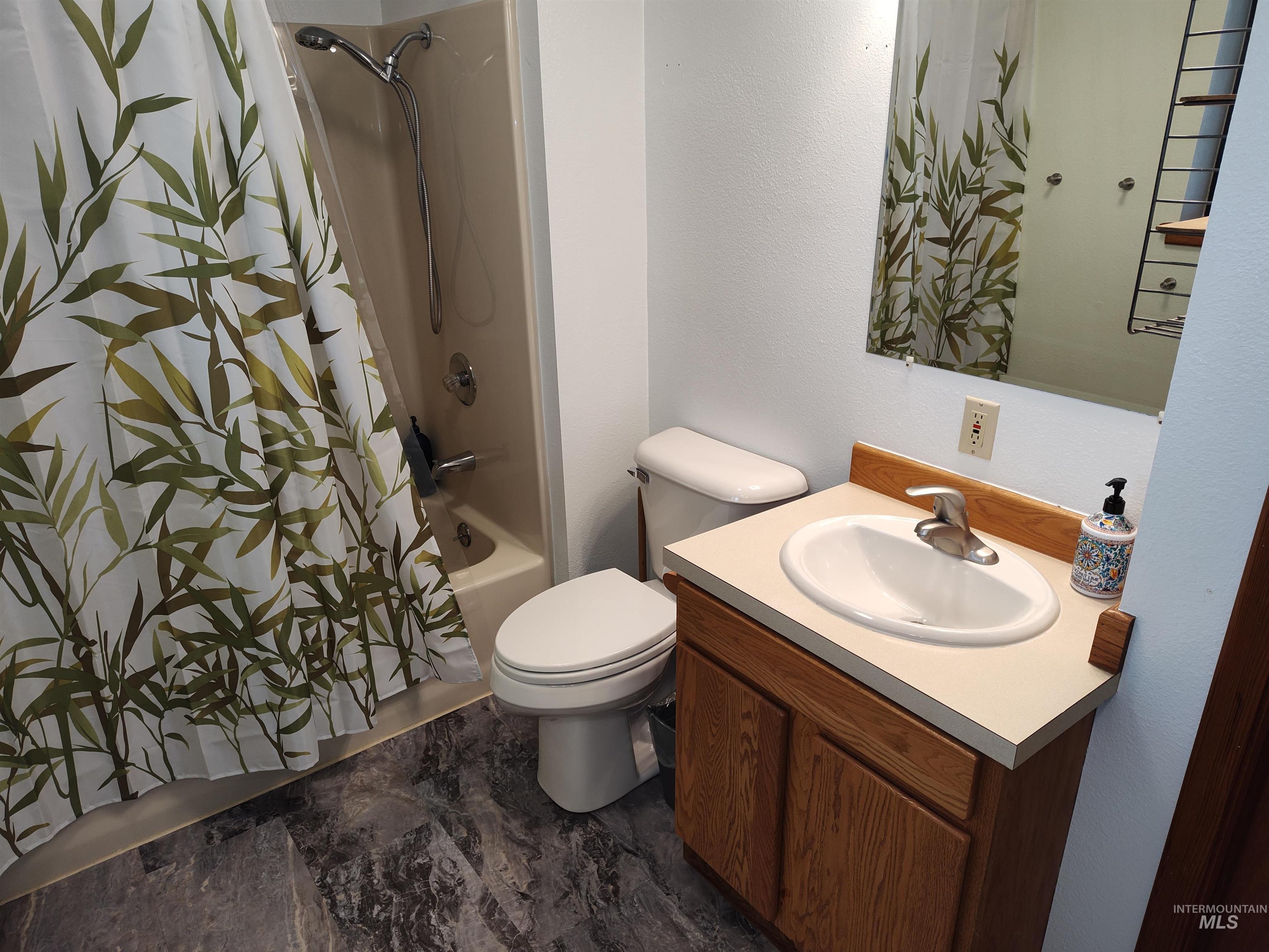 28 Red Barn Lane, Grangeville, Idaho 83530, 3 Bedrooms, 3 Bathrooms, Residential For Sale, Price $649,000,MLS 98927294