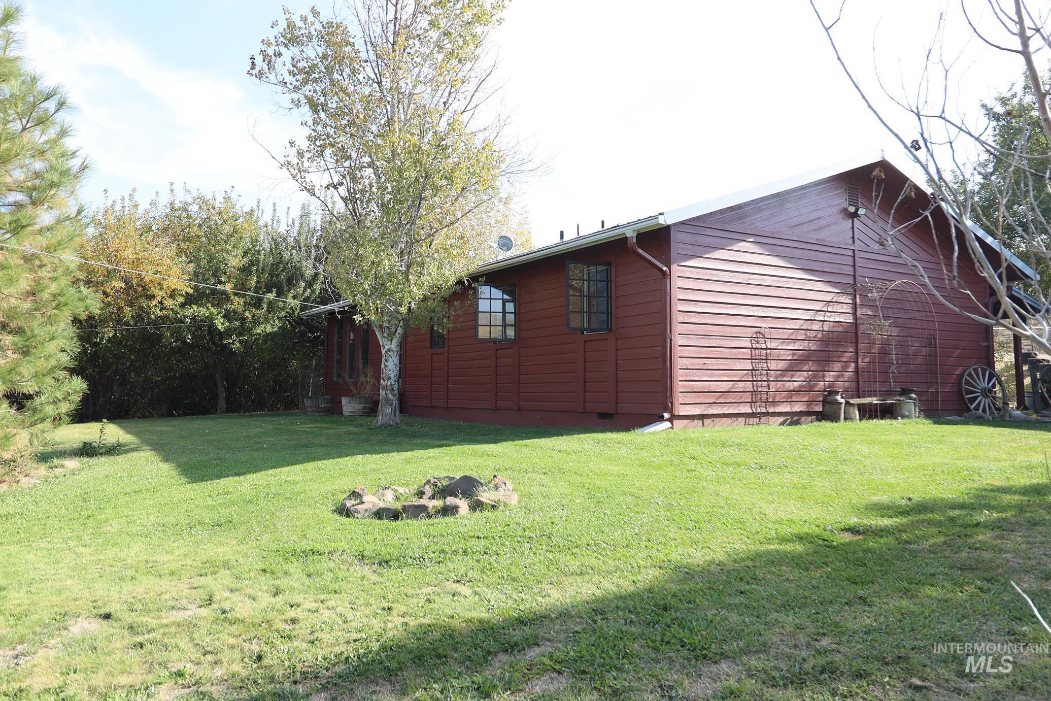 19 Hisaw Road, Horseshoe Bend, Idaho 83629, 3 Bedrooms, 2 Bathrooms, Residential For Sale, Price $965,000,MLS 98928757