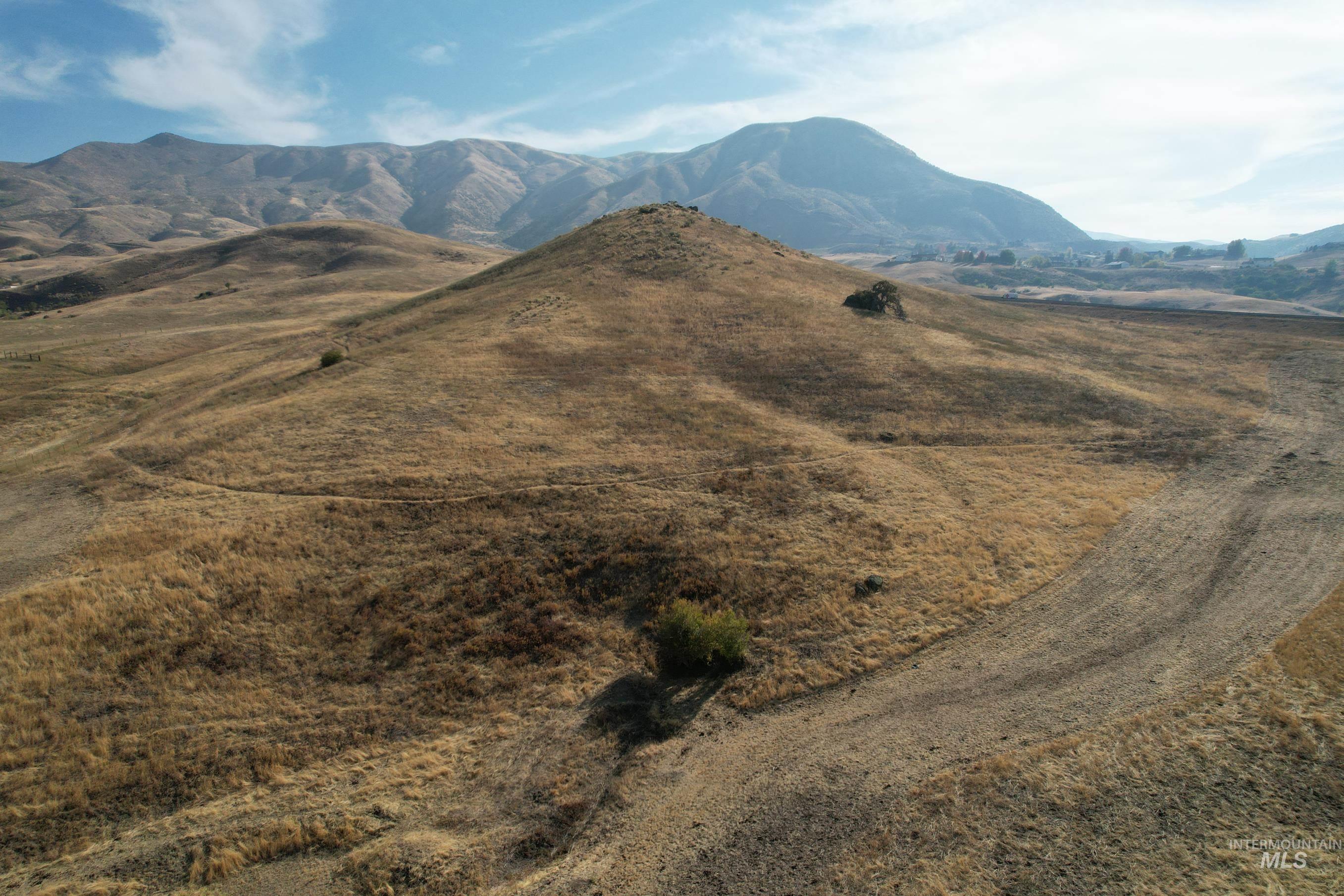 19 Hisaw Road, Horseshoe Bend, Idaho 83629, 3 Bedrooms, 2 Bathrooms, Residential For Sale, Price $965,000,MLS 98928757