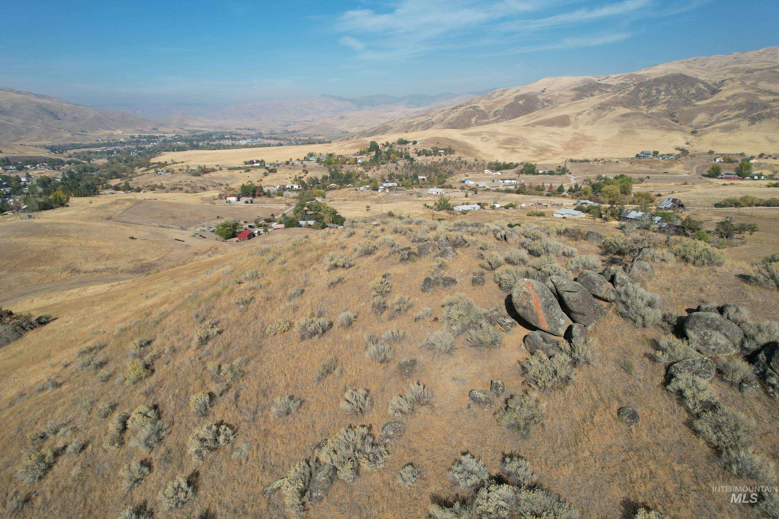 19 Hisaw Road, Horseshoe Bend, Idaho 83629, 3 Bedrooms, 2 Bathrooms, Residential For Sale, Price $965,000,MLS 98928757