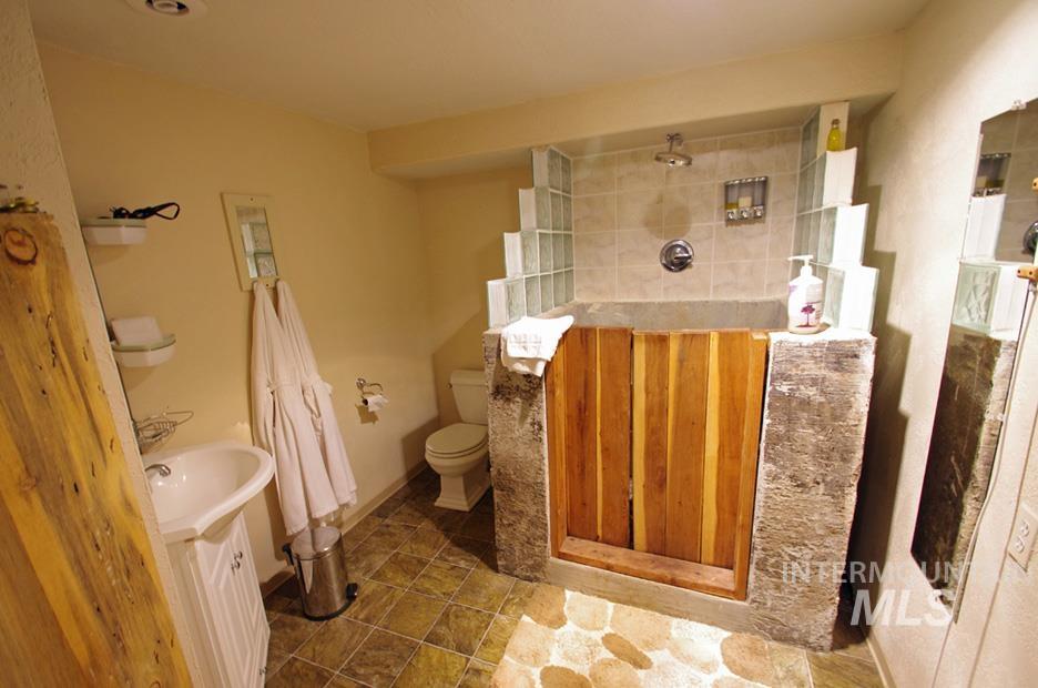 2138 Old White Bird Hill Rd, Grangeville, Idaho 83530, 8 Bedrooms, 8 Bathrooms, Residential For Sale, Price $950,000,MLS 98930483