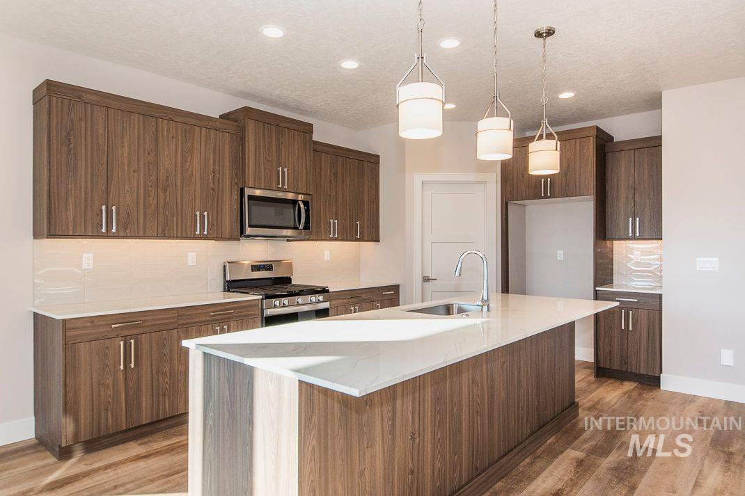 2392 S Thacker Ridge Ave., Nampa, Idaho 83686, 3 Bedrooms, 2.5 Bathrooms, Residential For Sale, Price $589,900,MLS 98930508