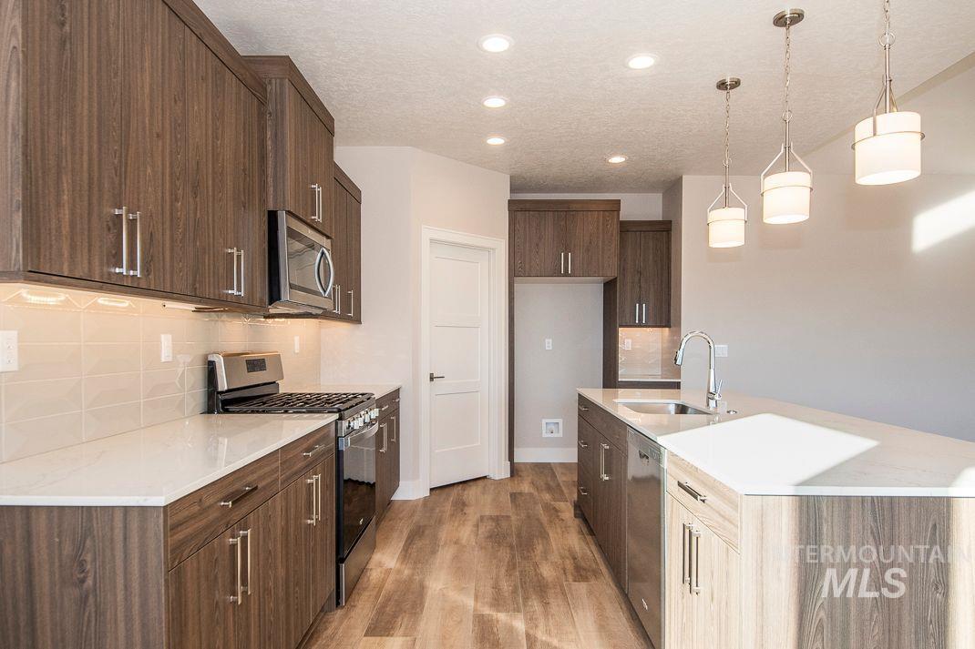 2392 S Thacker Ridge Ave., Nampa, Idaho 83686, 3 Bedrooms, 2.5 Bathrooms, Residential For Sale, Price $589,900,MLS 98930508