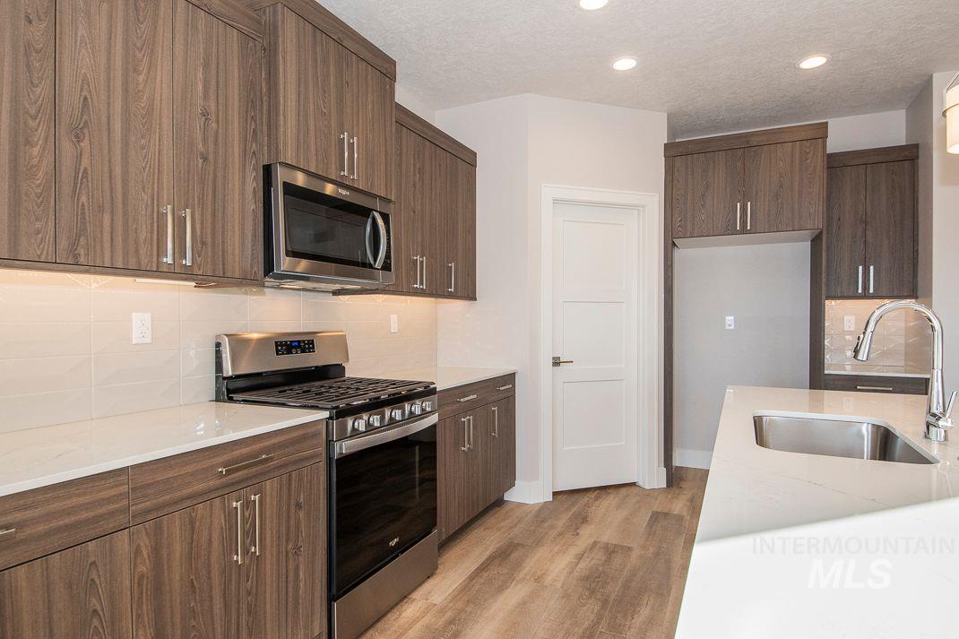 2392 S Thacker Ridge Ave., Nampa, Idaho 83686, 3 Bedrooms, 2.5 Bathrooms, Residential For Sale, Price $589,900,MLS 98930508