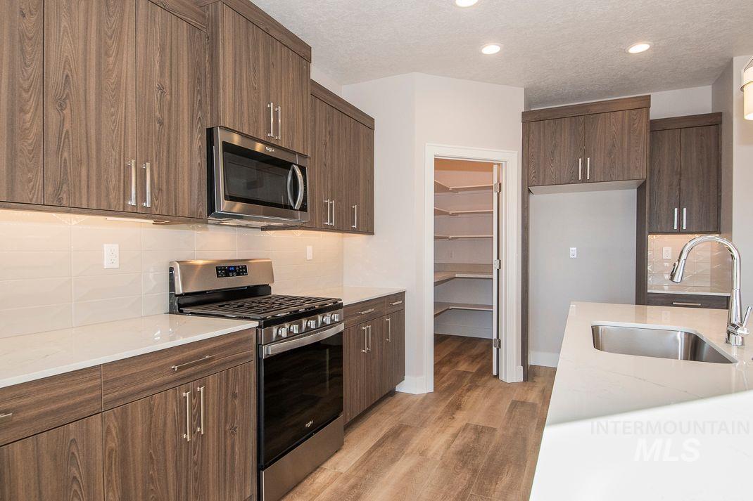 2392 S Thacker Ridge Ave., Nampa, Idaho 83686, 3 Bedrooms, 2.5 Bathrooms, Residential For Sale, Price $589,900,MLS 98930508