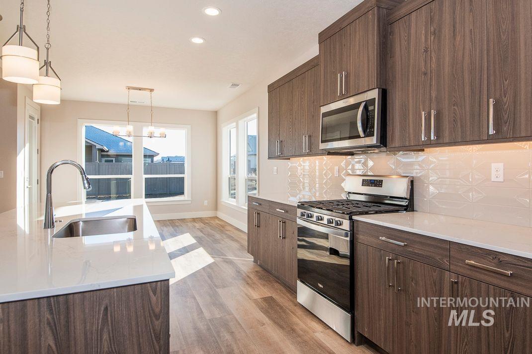 2392 S Thacker Ridge Ave., Nampa, Idaho 83686, 3 Bedrooms, 2.5 Bathrooms, Residential For Sale, Price $589,900,MLS 98930508