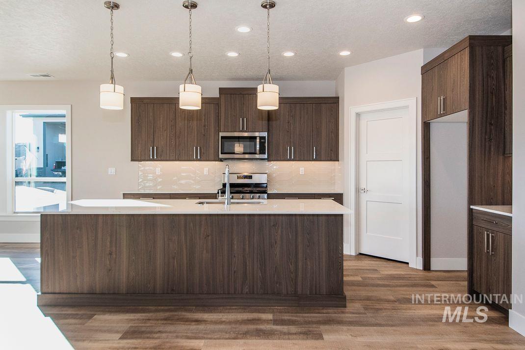 2392 S Thacker Ridge Ave., Nampa, Idaho 83686, 3 Bedrooms, 2.5 Bathrooms, Residential For Sale, Price $589,900,MLS 98930508