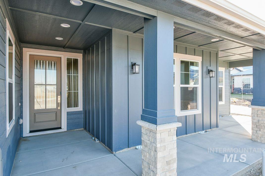 2392 S Thacker Ridge Ave., Nampa, Idaho 83686, 3 Bedrooms, 2.5 Bathrooms, Residential For Sale, Price $589,900,MLS 98930508