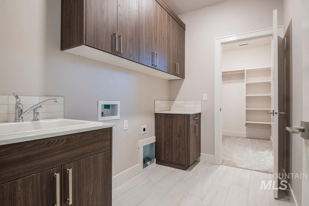 2392 S Thacker Ridge Ave., Nampa, Idaho 83686, 3 Bedrooms, 2.5 Bathrooms, Residential For Sale, Price $589,900,MLS 98930508