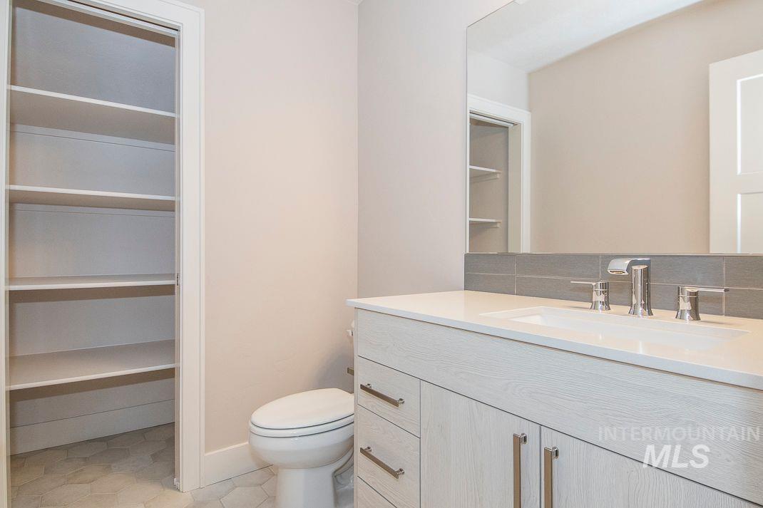 2392 S Thacker Ridge Ave., Nampa, Idaho 83686, 3 Bedrooms, 2.5 Bathrooms, Residential For Sale, Price $589,900,MLS 98930508