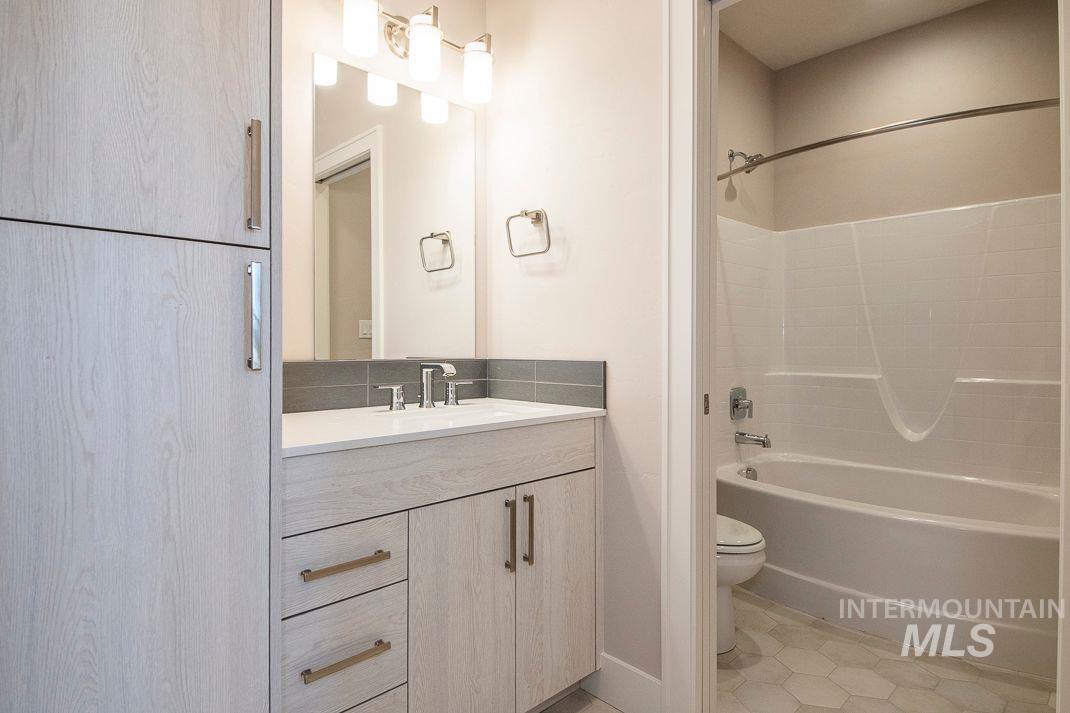 2392 S Thacker Ridge Ave., Nampa, Idaho 83686, 3 Bedrooms, 2.5 Bathrooms, Residential For Sale, Price $589,900,MLS 98930508