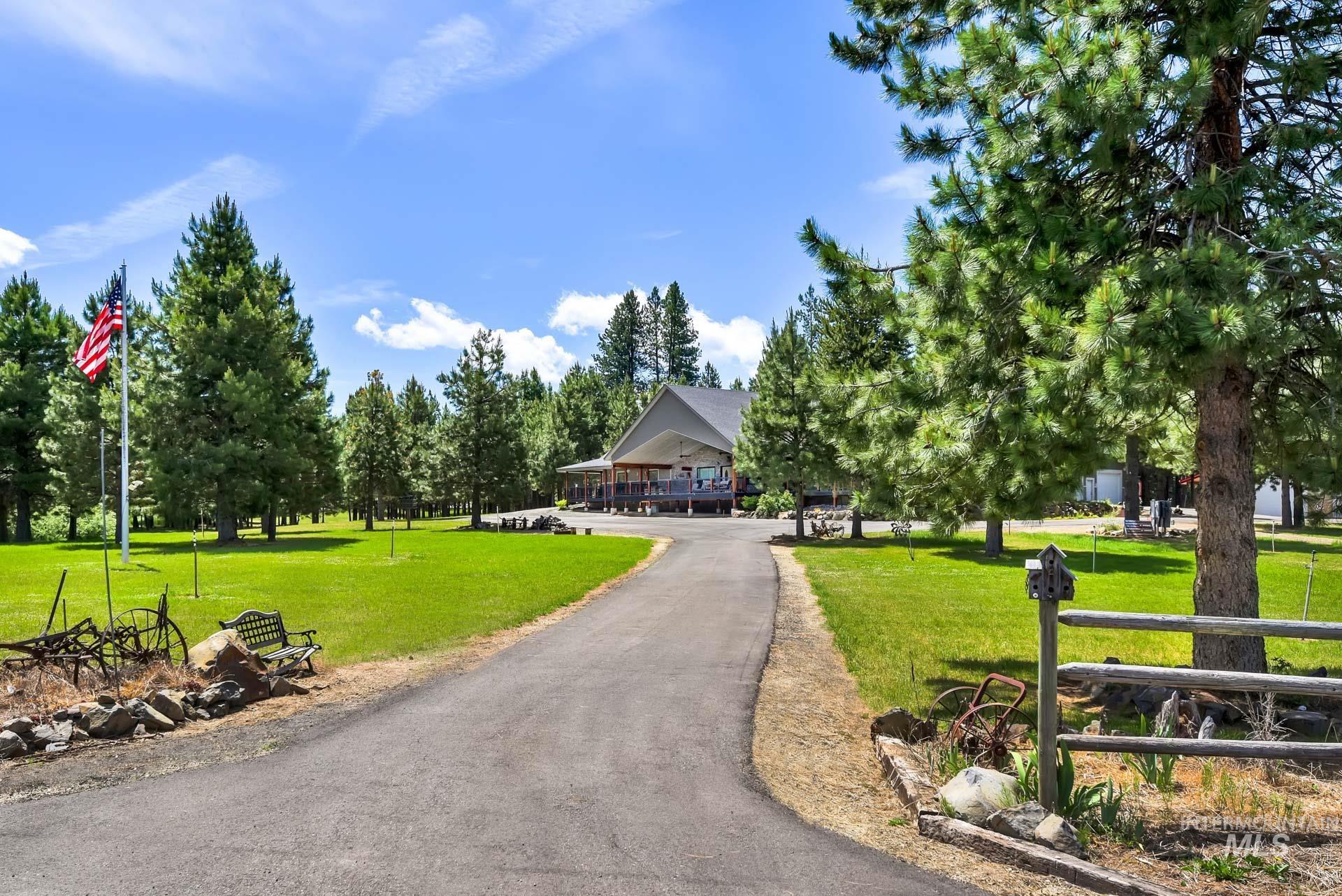 191 Clear Creek Rd, Cascade, Idaho 83611-5320, 4 Bedrooms, 5.5 Bathrooms, Residential For Sale, Price $2,100,000,MLS 98930798