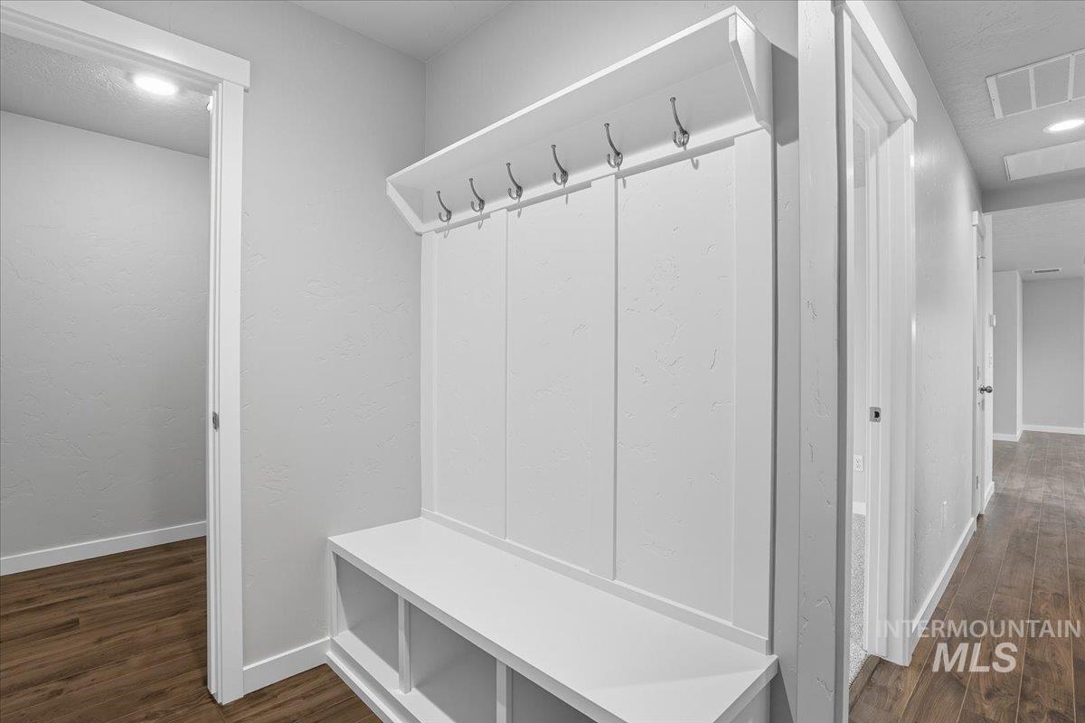 1577 Witt, Mountain Home, Idaho 83647, 3 Bedrooms, 2 Bathrooms, Residential For Sale, Price $379,990,MLS 98931232