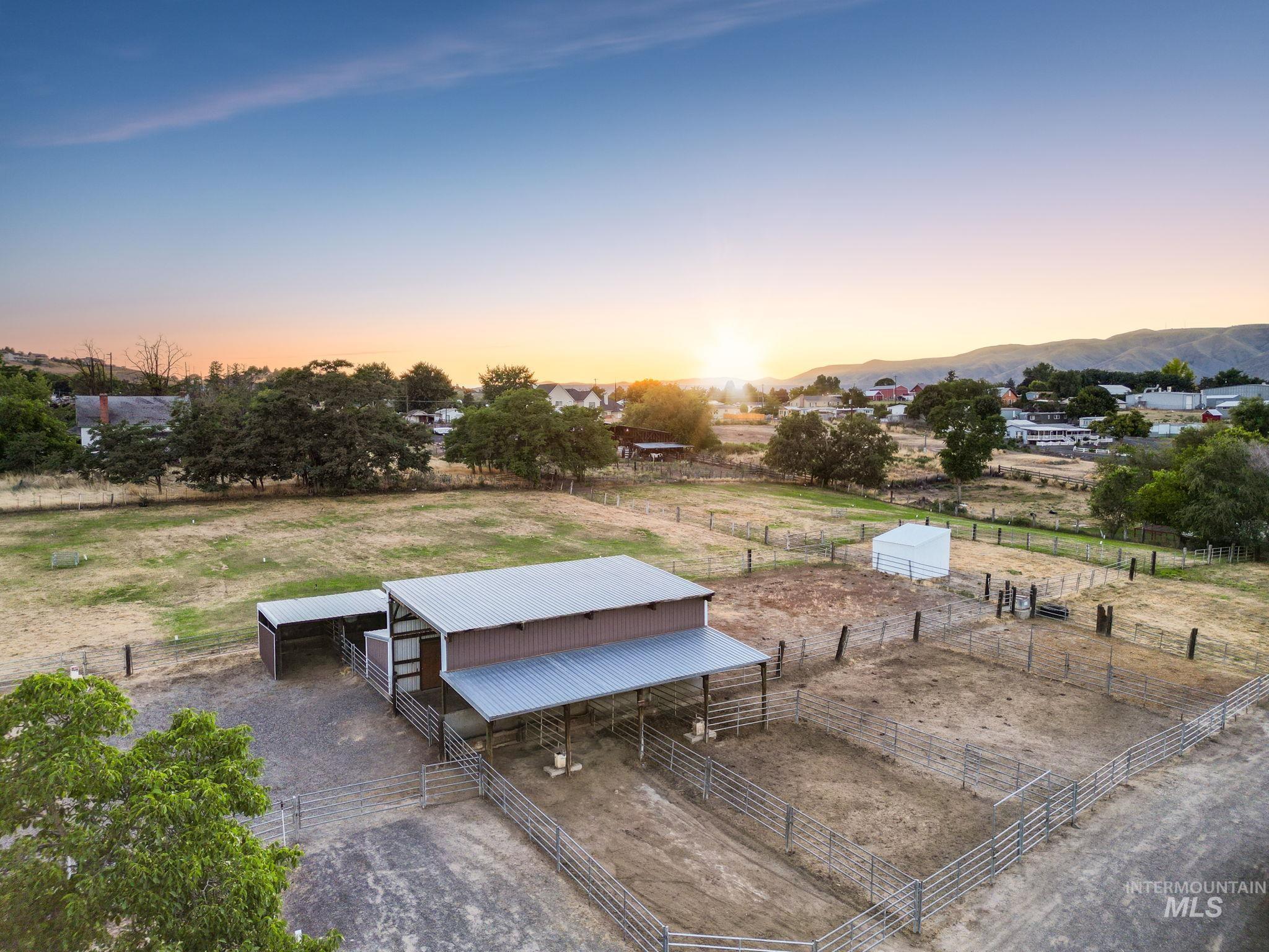 1792 Lambert Drive, Clarkston, Washington 99403, 3 Bedrooms, 2 Bathrooms, Residential For Sale, Price $675,000, 98931565