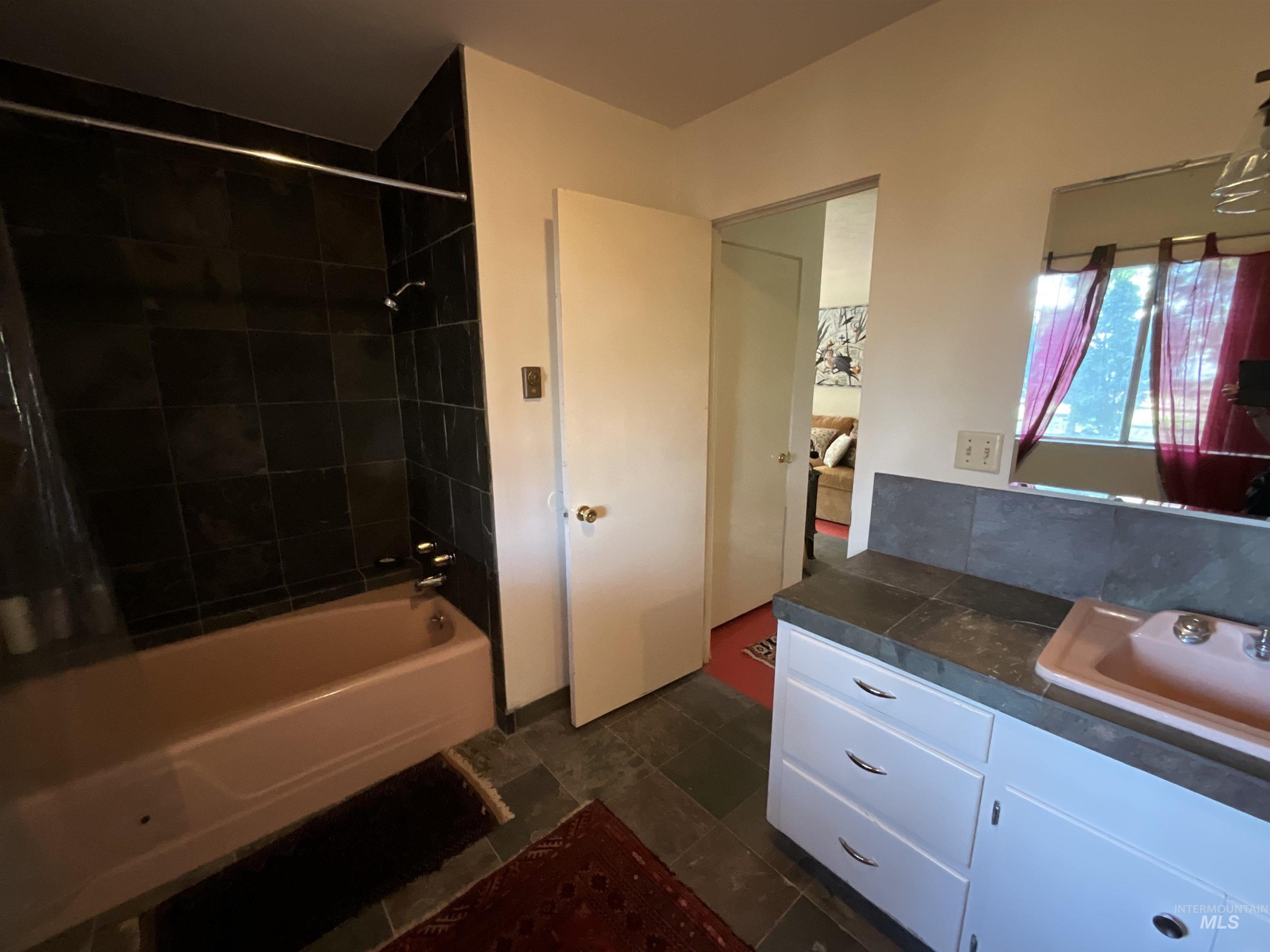 4778 River Road, Buhl, Idaho 83316, 2 Bedrooms, 1 Bathroom, Residential For Sale, Price $1,350,000, 98931714