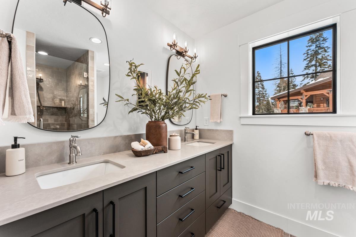 20 Haystack Ct, Donnelly, Idaho 83615, 4 Bedrooms, 4.5 Bathrooms, Residential For Sale, Price $2,499,000, 98932028