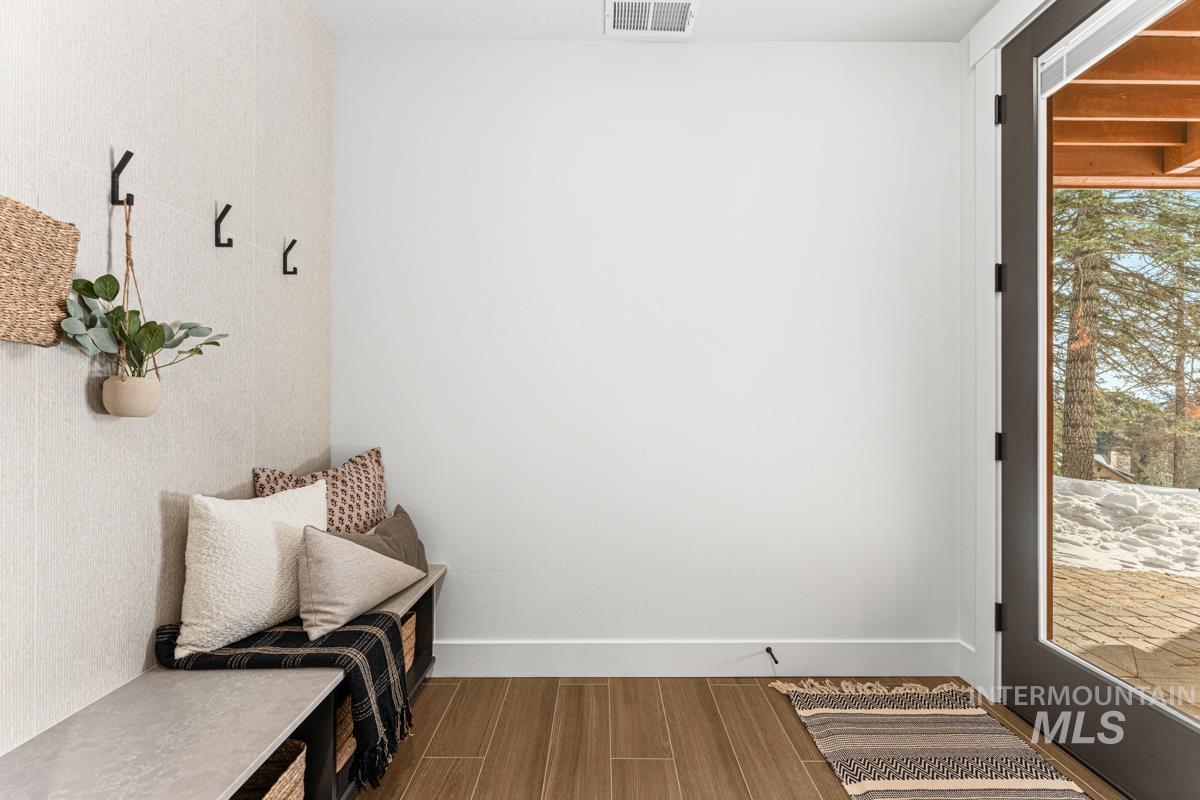 20 Haystack Ct, Donnelly, Idaho 83615, 4 Bedrooms, 4.5 Bathrooms, Residential For Sale, Price $2,499,000, 98932028