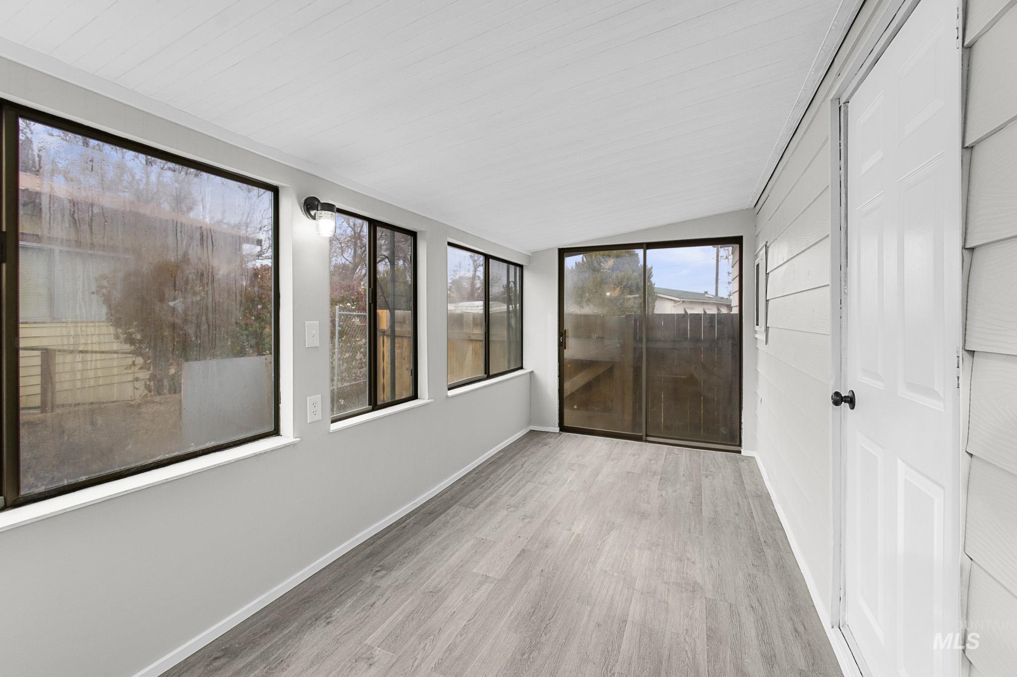 69 S Rose Circle, Meridian, Idaho 83642, 3 Bedrooms, 2 Bathrooms, Residential For Sale, Price $289,900,MLS 98932037