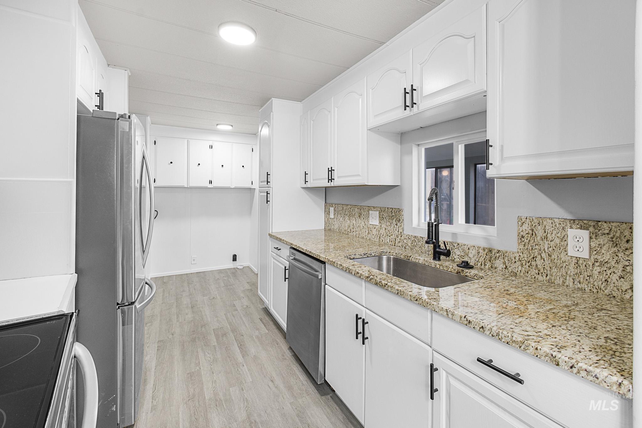 69 S Rose Circle, Meridian, Idaho 83642, 3 Bedrooms, 2 Bathrooms, Residential For Sale, Price $289,900,MLS 98932037