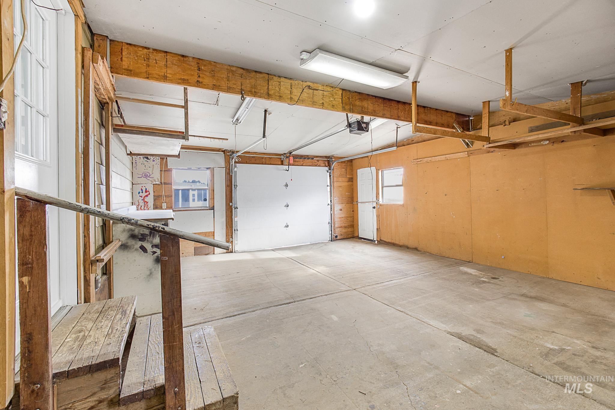 69 S Rose Circle, Meridian, Idaho 83642, 3 Bedrooms, 2 Bathrooms, Residential For Sale, Price $289,900,MLS 98932037