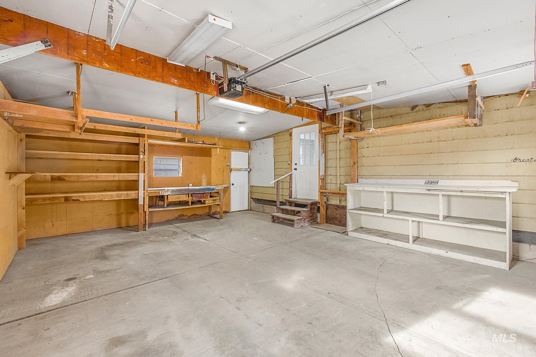 69 S Rose Circle, Meridian, Idaho 83642, 3 Bedrooms, 2 Bathrooms, Residential For Sale, Price $289,900,MLS 98932037