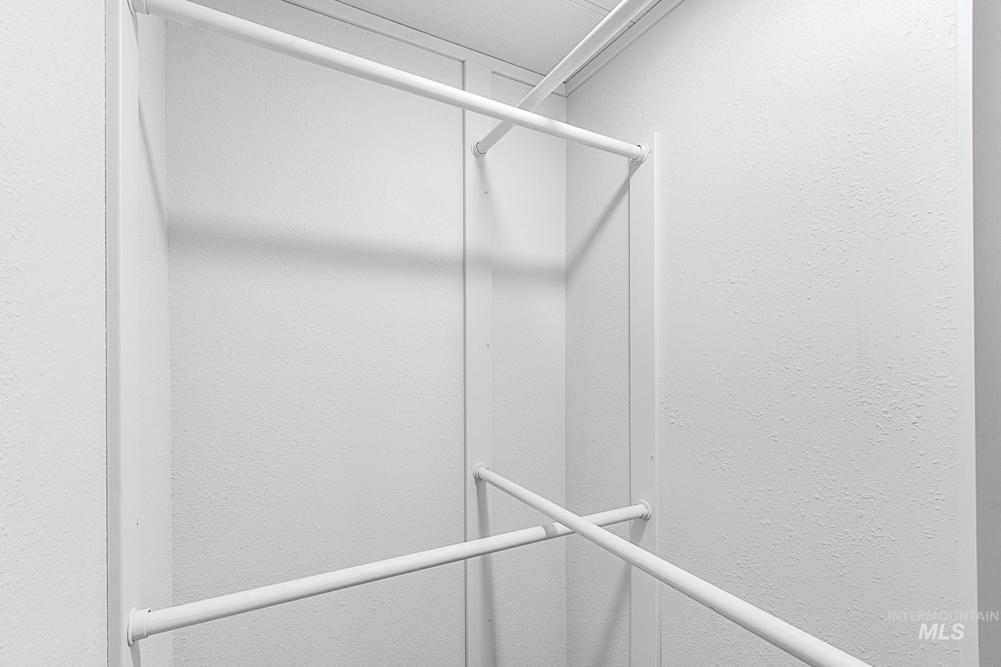 69 S Rose Circle, Meridian, Idaho 83642, 3 Bedrooms, 2 Bathrooms, Residential For Sale, Price $289,900,MLS 98932037