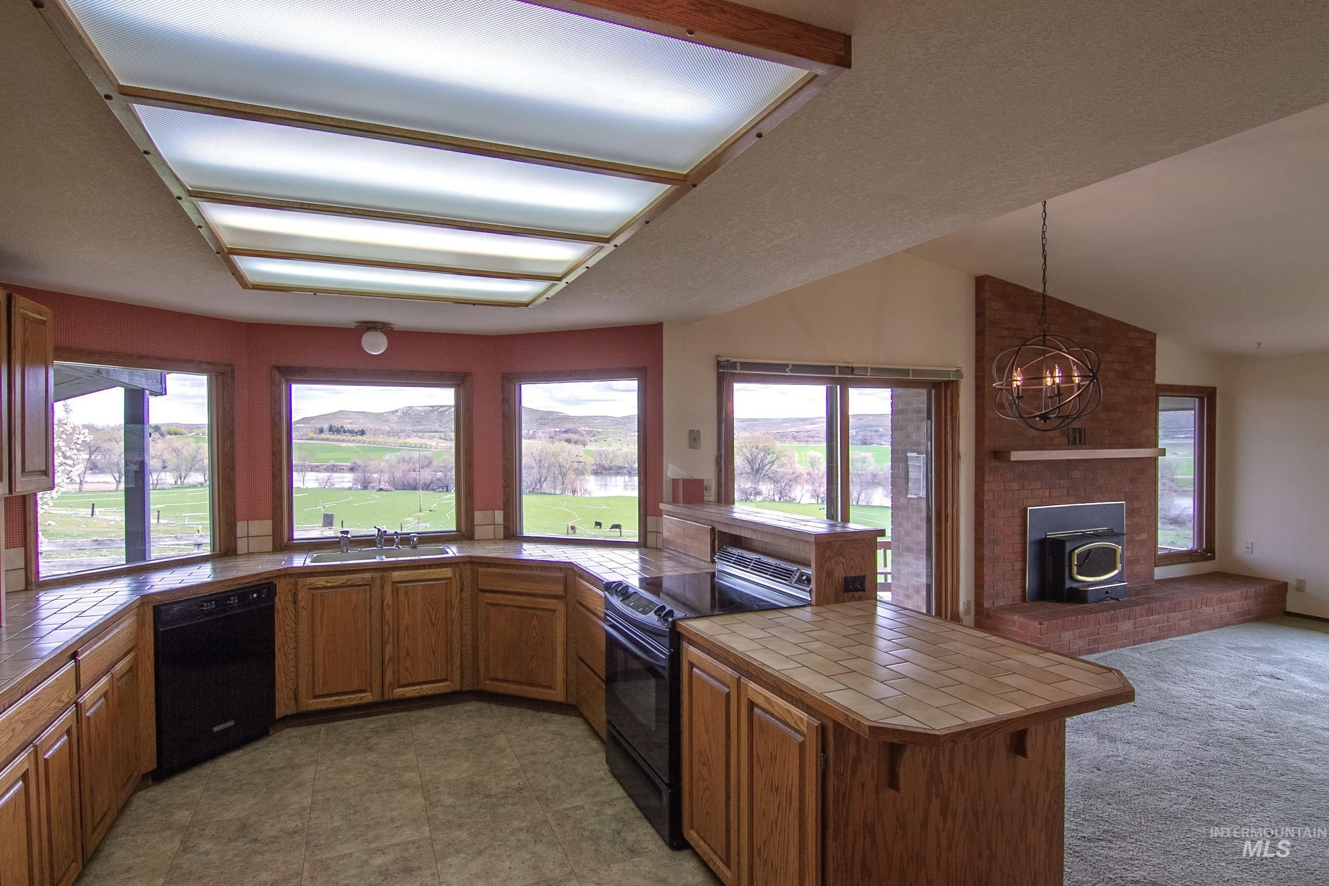 1185 E Cleveland, Glenns Ferry, Idaho 83623, 5 Bedrooms, 3.5 Bathrooms, Residential For Sale, Price $1,149,999,MLS 98932642