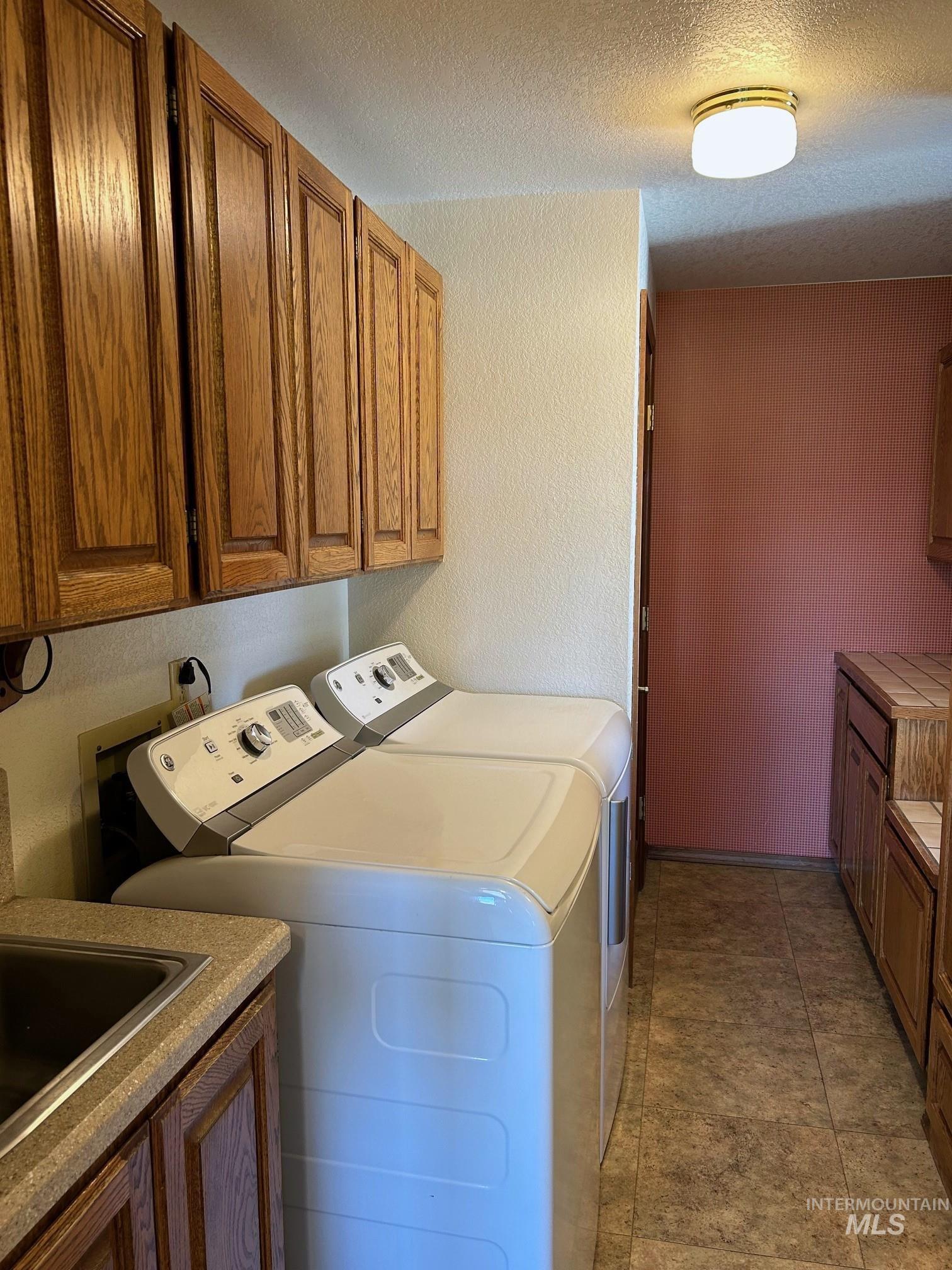 1185 E Cleveland, Glenns Ferry, Idaho 83623, 5 Bedrooms, 3.5 Bathrooms, Residential For Sale, Price $1,149,999,MLS 98932642