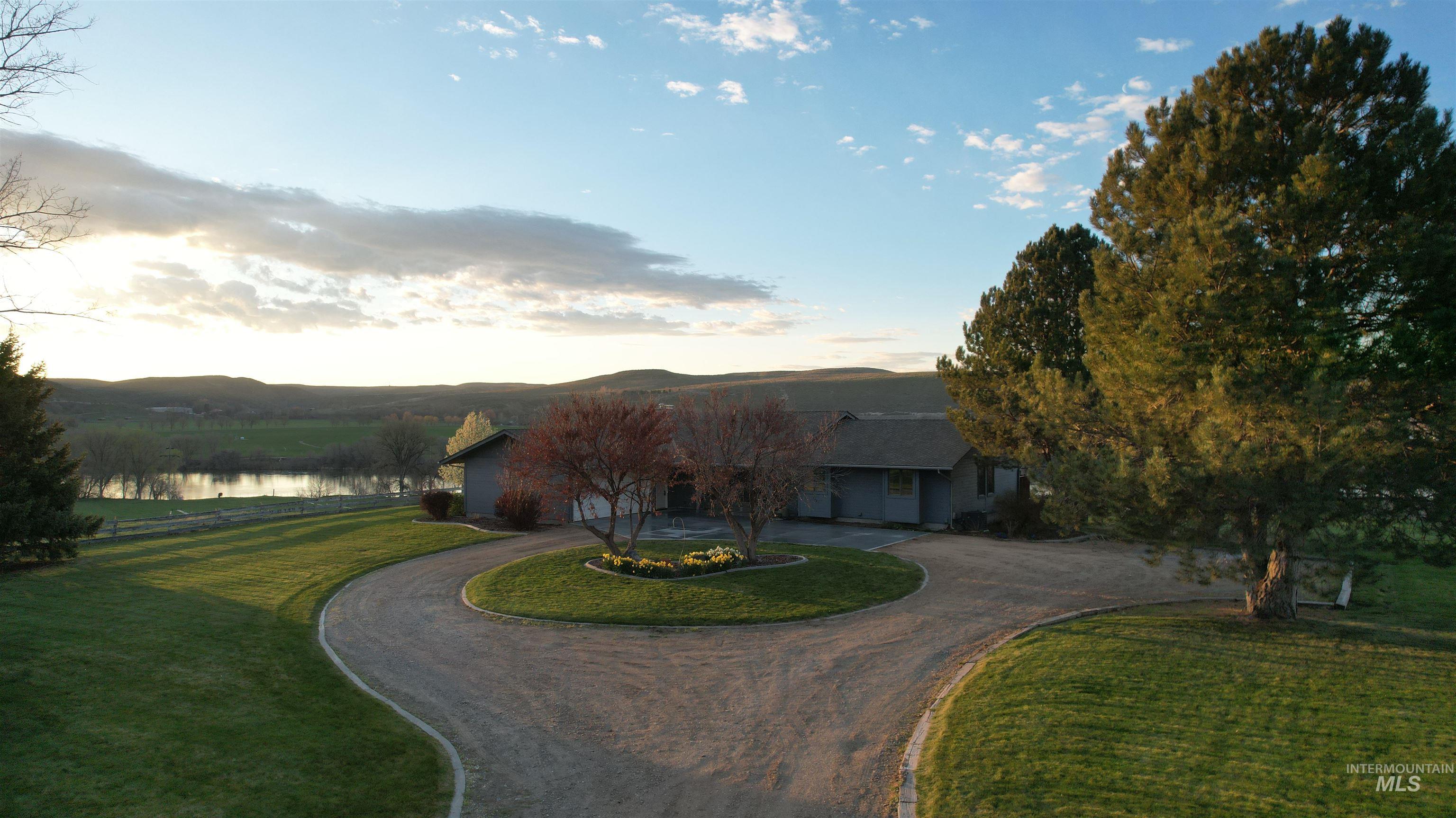 1185 E Cleveland, Glenns Ferry, Idaho 83623, 5 Bedrooms, 3.5 Bathrooms, Residential For Sale, Price $1,149,999,MLS 98932642