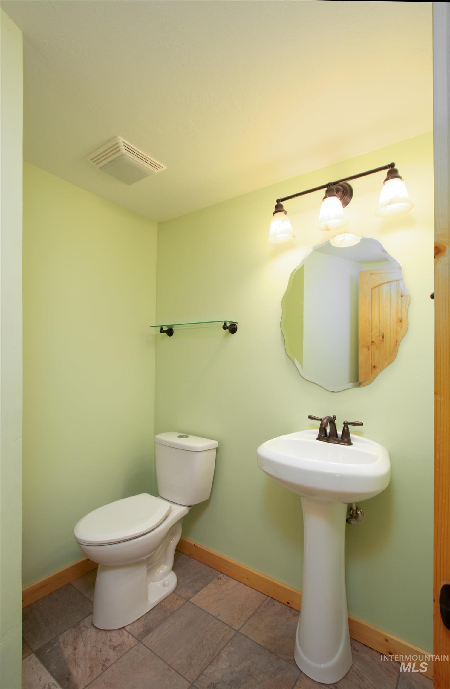 1539 West Mountain Rd, Donnelly, Idaho 83615, 3 Bedrooms, 2.5 Bathrooms, Residential For Sale, Price $1,350,000, 98932924