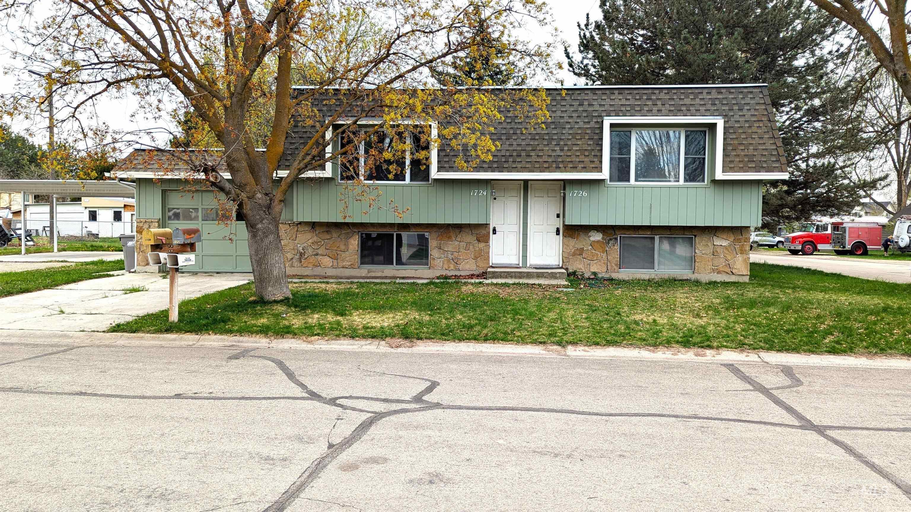 1724 & 1726 W Annett Circle, Boise, Idaho 83705, 2 Bedrooms, 1 Bathroom, Residential Income For Sale, Price $520,000, 98933057