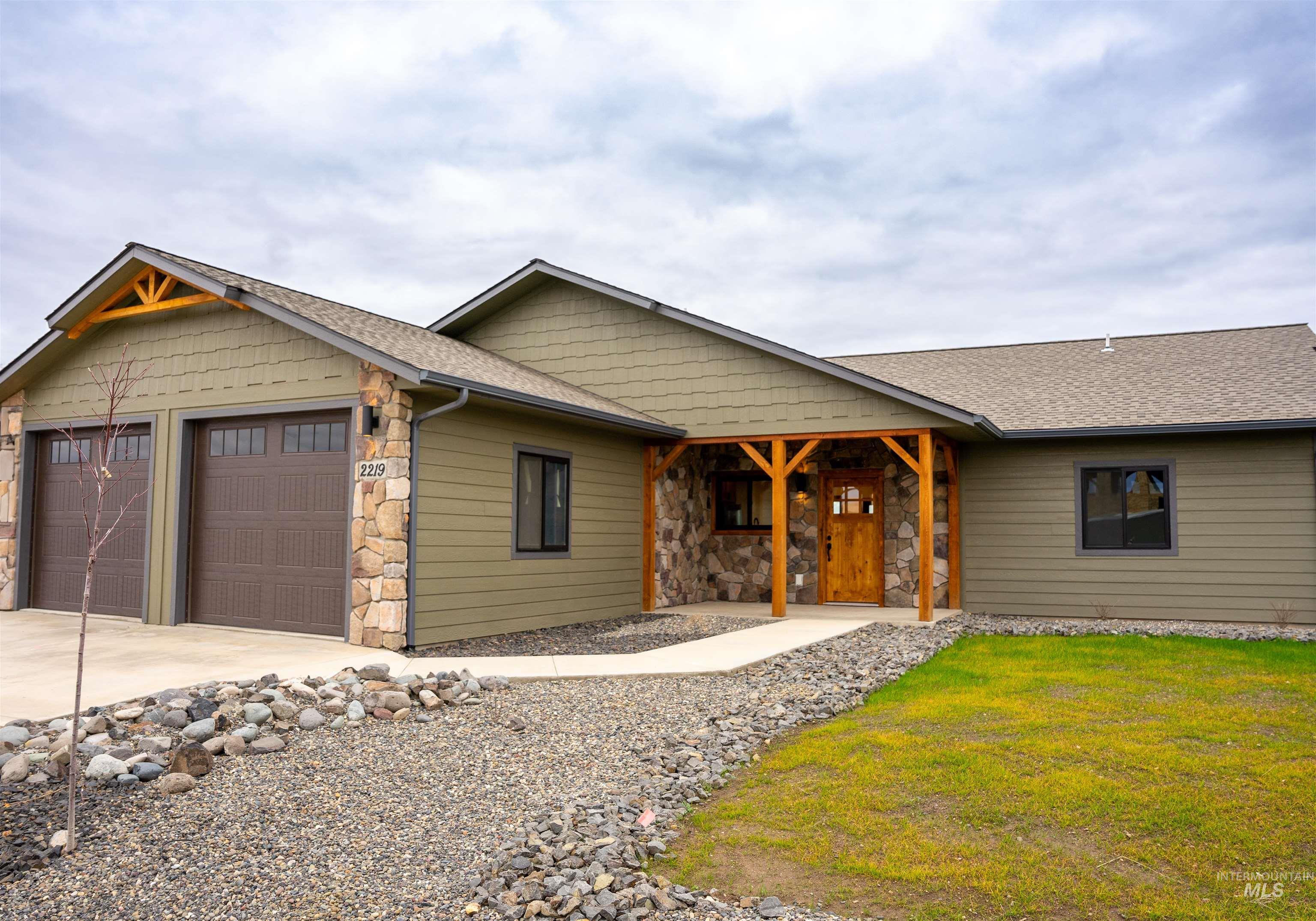2219 Powers Drive, Lewiston, Idaho 83501, 3 Bedrooms, 2.5 Bathrooms, Residential For Sale, Price $523,000,MLS 98933264