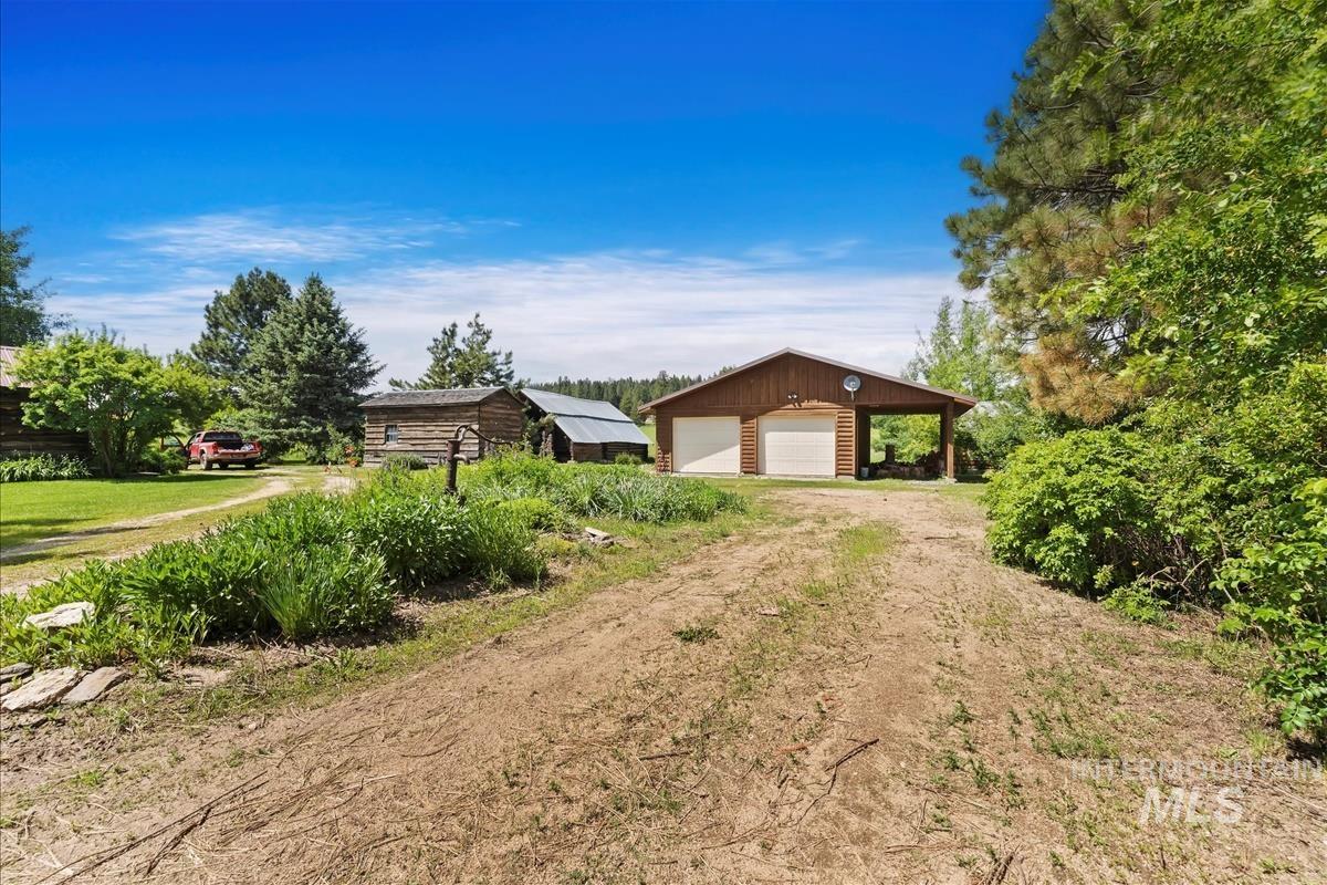 798 and 806 High Valley Rd, High Valley, Idaho 83611, 4 Bedrooms, 2 Bathrooms, Residential For Sale, Price $1,175,000, 98934521