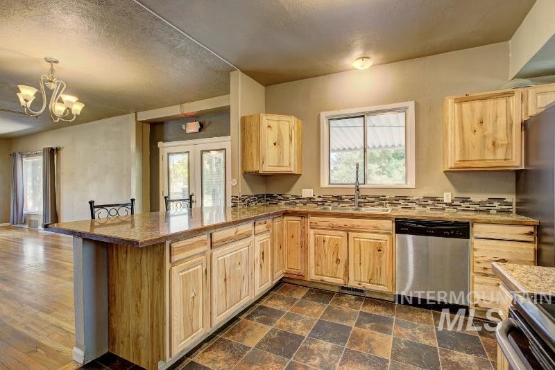 710 E Linden St, Caldwell, Idaho 83605, 4 Bedrooms, 3 Bathrooms, Residential For Sale, Price $574,900, 98935646