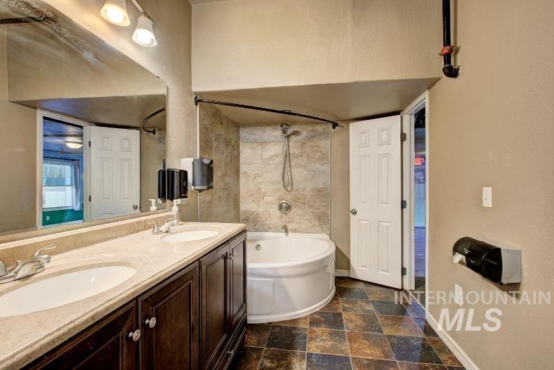 710 E Linden St, Caldwell, Idaho 83605, 4 Bedrooms, 3 Bathrooms, Residential For Sale, Price $574,900, 98935646