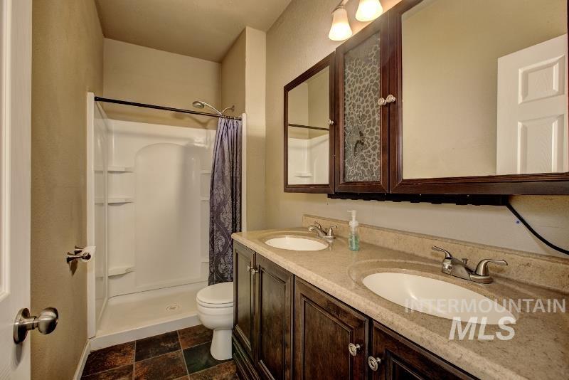 710 E Linden St, Caldwell, Idaho 83605, 4 Bedrooms, 3 Bathrooms, Residential For Sale, Price $574,900, 98935646