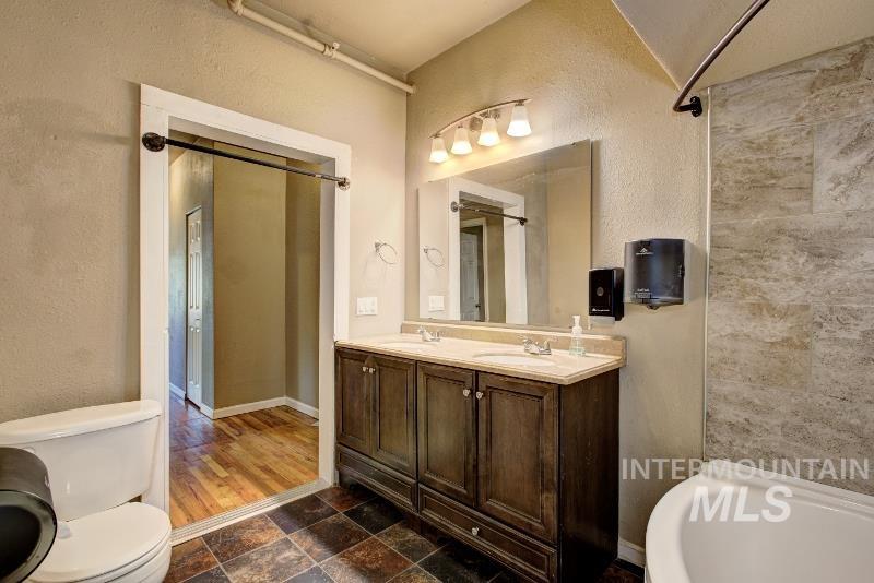 710 E Linden St, Caldwell, Idaho 83605, 4 Bedrooms, 2 Bathrooms, Residential Income For Sale, Price $574,900, 98935648