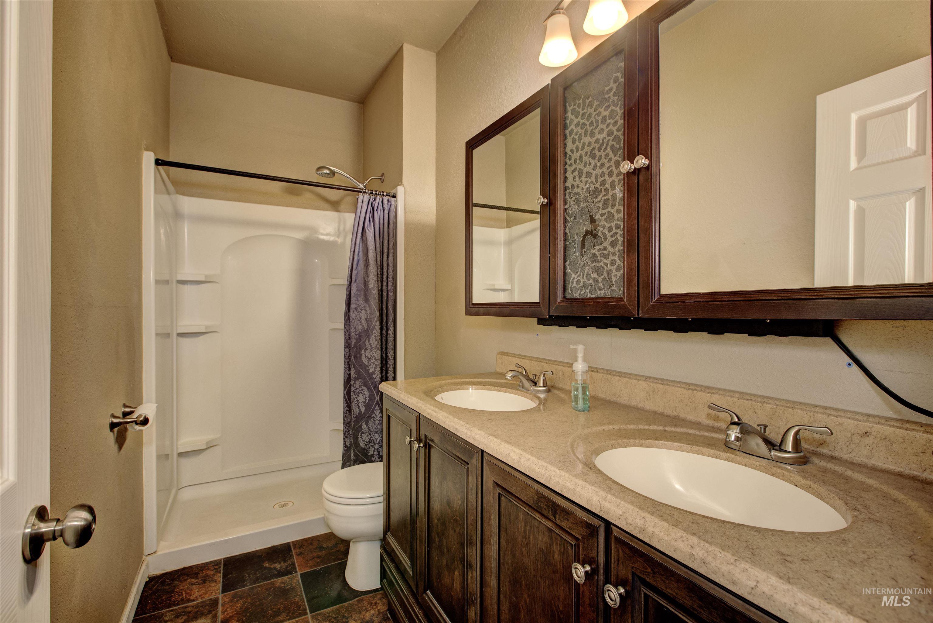 710 E Linden St., Caldwell, Idaho 83605, 4 Bedrooms, Business/Commercial For Sale, Price $574,900, 98935649