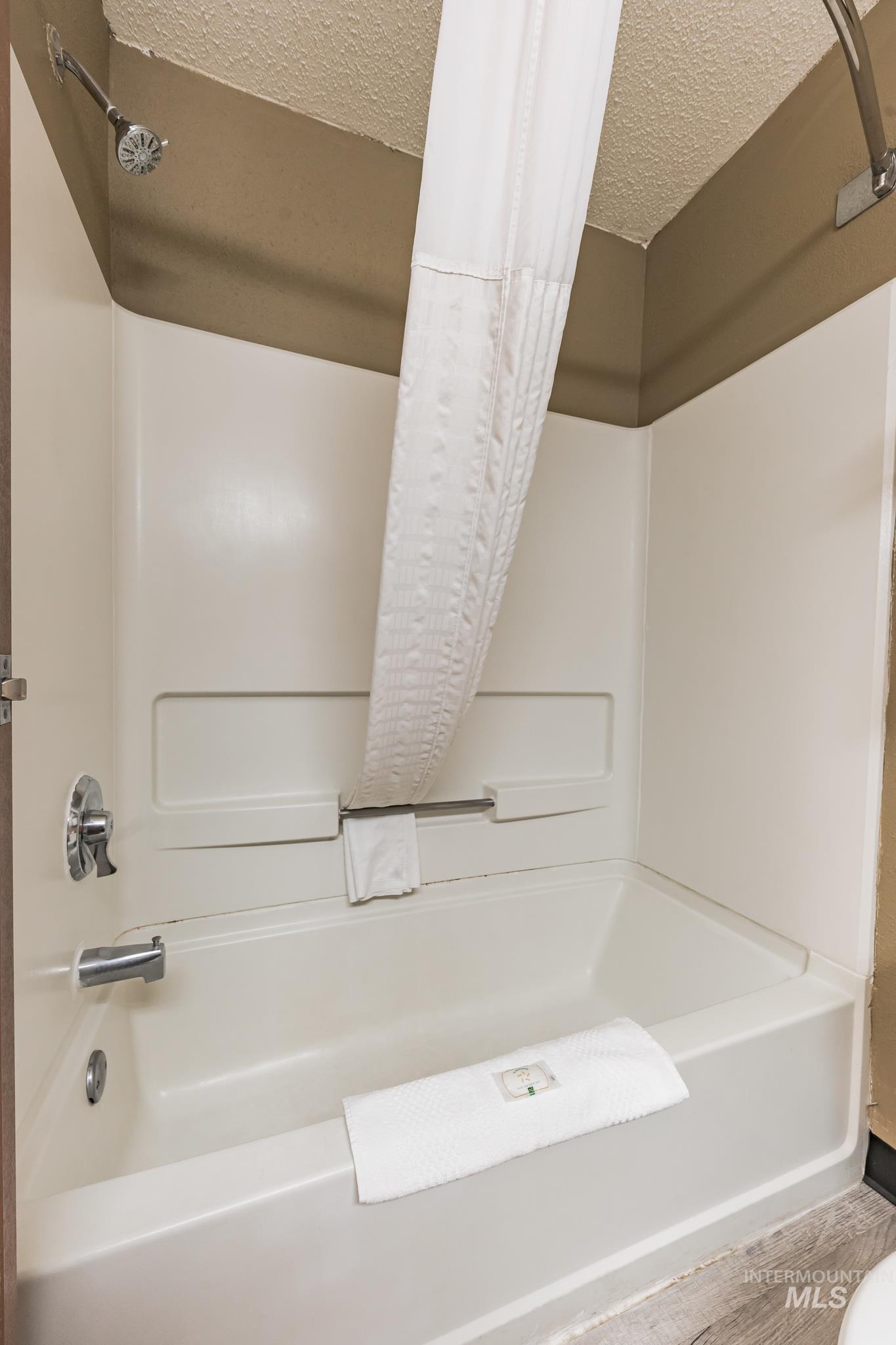 2128 8th Ave, Lewiston, Idaho 83501, 52 Rooms, Business/Commercial For Sale, Price $6,700,000,MLS 98935669